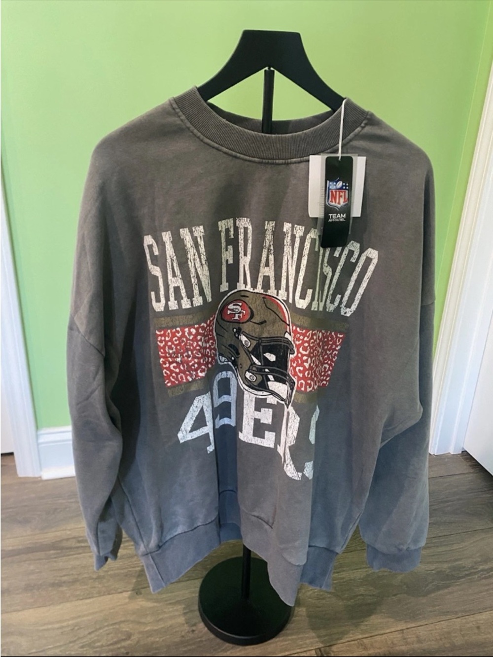 San Francisco 49ers Gray Crewneck Sweatshirt - NFL Team Graphic